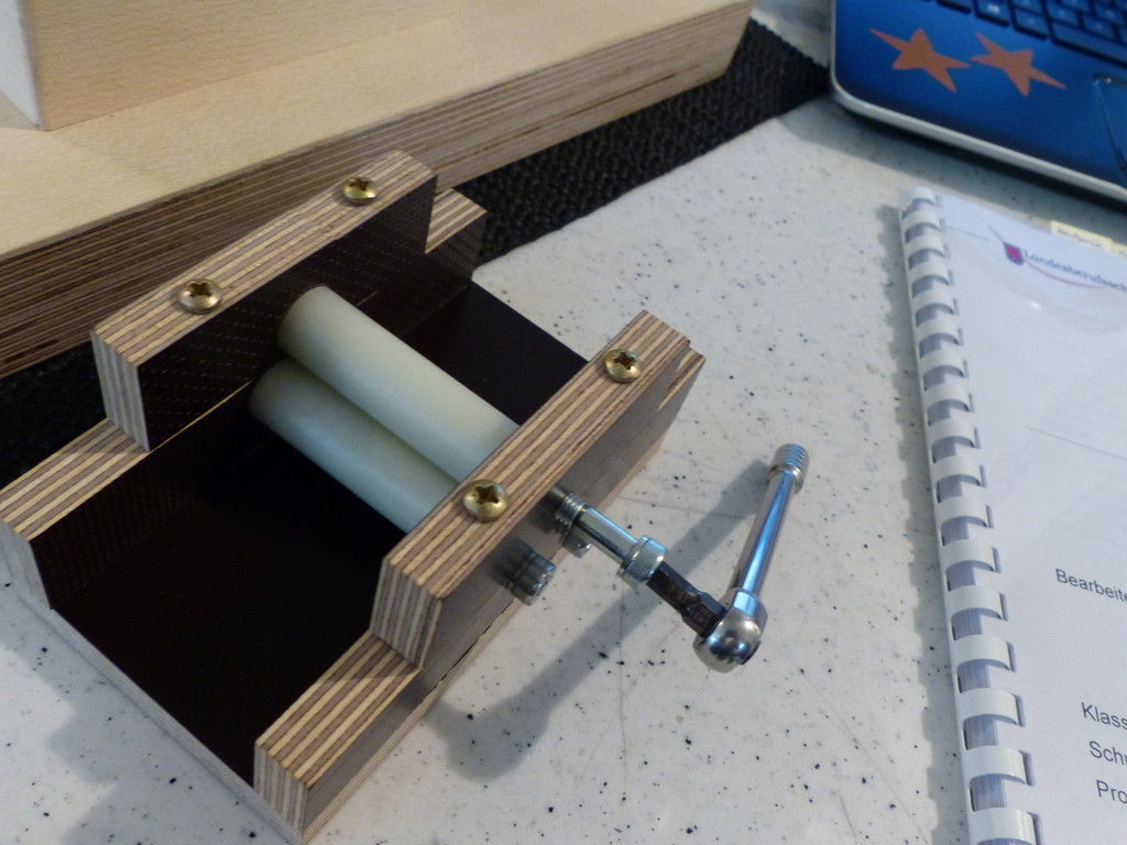 P8_LED Globus_Print-Biegemaschine.JPG