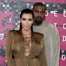 Kim Kardashian lässt tief blicken