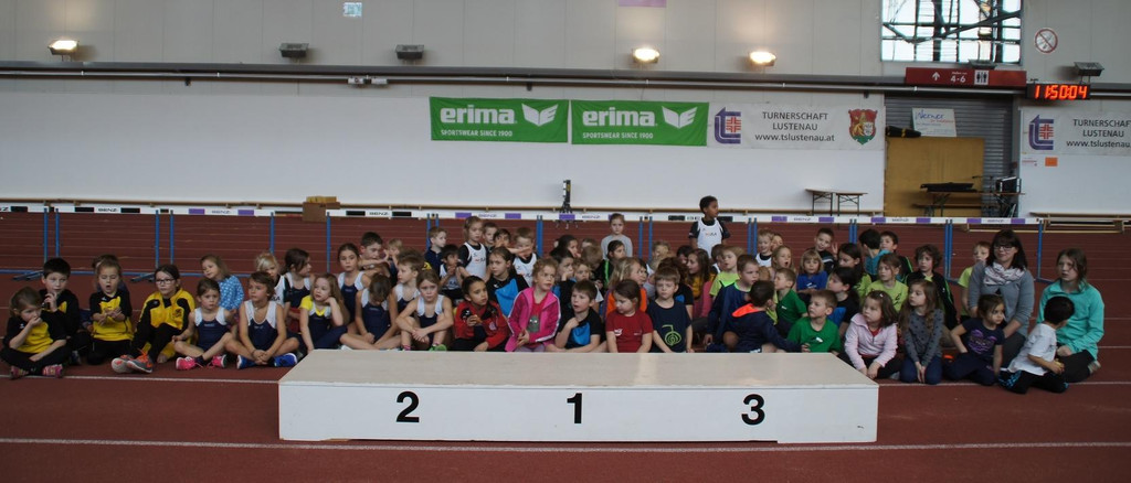 Alle Kinder b_d_ Siegerehrung.JPG