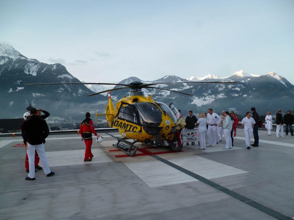 Erste_Landung_Heliport_LKHZ_22122012_2_kl.jpg