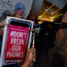Demonstranten unterstützen Apple im Streit mit US-Behörden