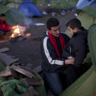 Flüchtlinge drängen sich an mazedonischer Grenze