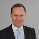 Matthias Schabus, geb. 1977, lebt in Greifensee (CH) und ist erfolgreicher Investmentmanager.