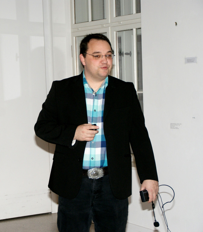 Michael Fleisch informierte humorvoll __ber die Fallen der neuen Medien.JPG