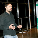 Oliver Heinzle begr____te die Ausstellungs-Besucher.JPG