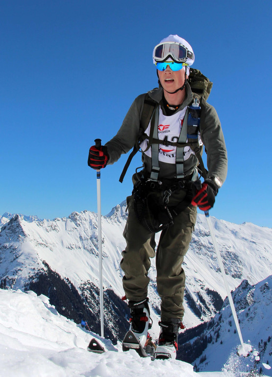 Aufstieg mit Ski.jpg
