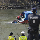 Auto stürzt in Donaukanal