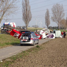Verkehrsunfall im Bezirk Bruck/Leitha: Pkw und Klein-Lkw kamen von Straße ab