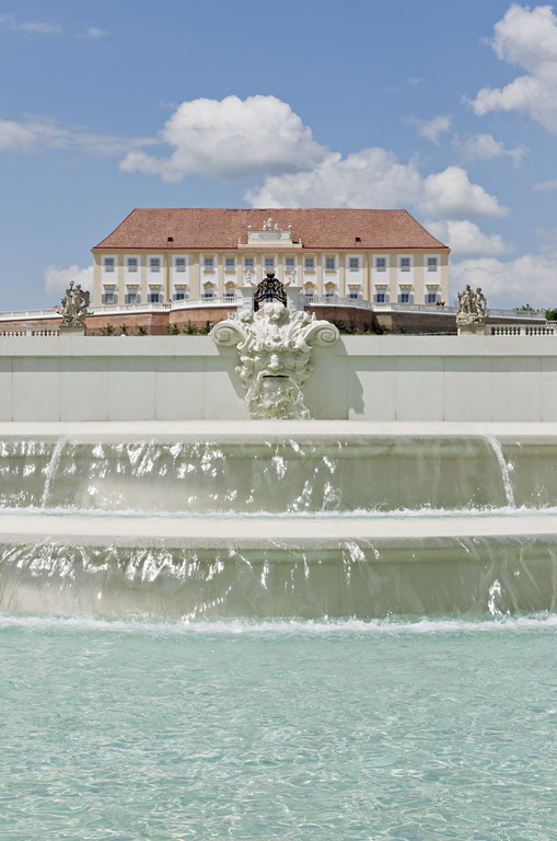 Schloss Hof 2_Hertha Hurnaus.jpg
