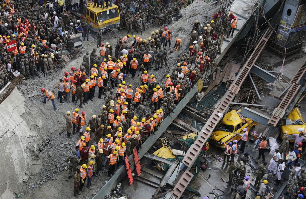 India_Overpass_Collapse_3.jpg