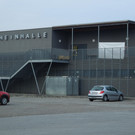 Klebrige Stehplätze in der Eishalle