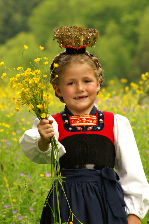 Tracht 4.jpg