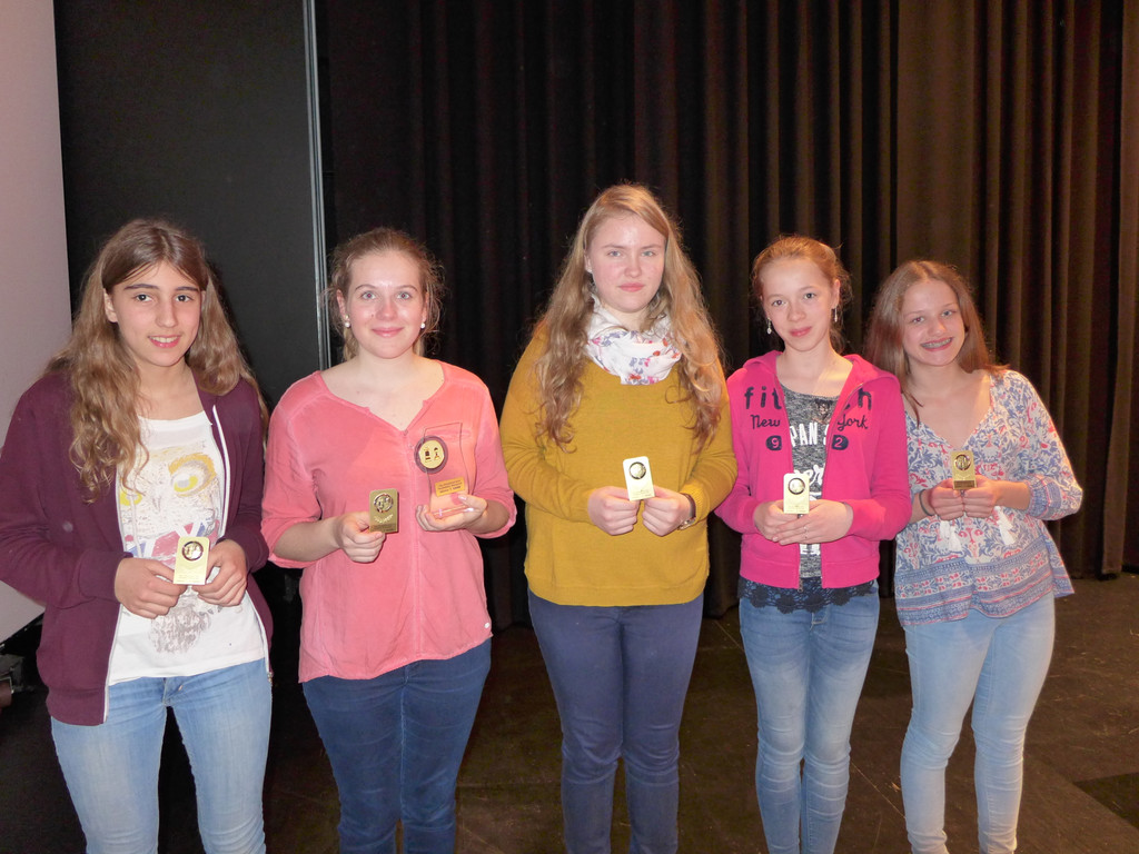 Sacre Coeur Bregenz Schmuck Franziska_Ebenbichler Ruth-Marie_Gasser Sophie-Marie_Brammertz Lilly_Wirth Anna.JPG