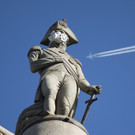Statuen Gasmasken aufgesetzt