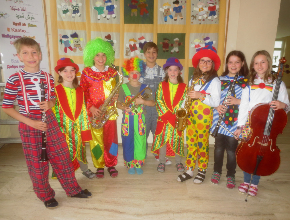 Volksschule Jubil__um ZIRKUS Symbolfoto EINLADUNG April 2016 _4_.JPG