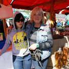 v_li_ Nathalie und Lydia genie__en die Atmosph__re.JPG