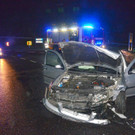 Verkehrsunfall in NÖ: Pkw kollidierte mit Steinmauer