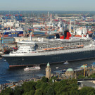 Queen Mary im Hamburger Hafen.jpg