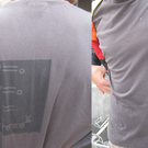 Das T-Shirt ist von H&M und wurde von Helmut modifiziert