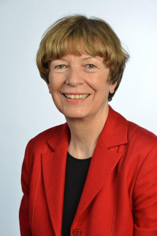 Monika Lindermayr Portrait rot DSC_8129.jpg