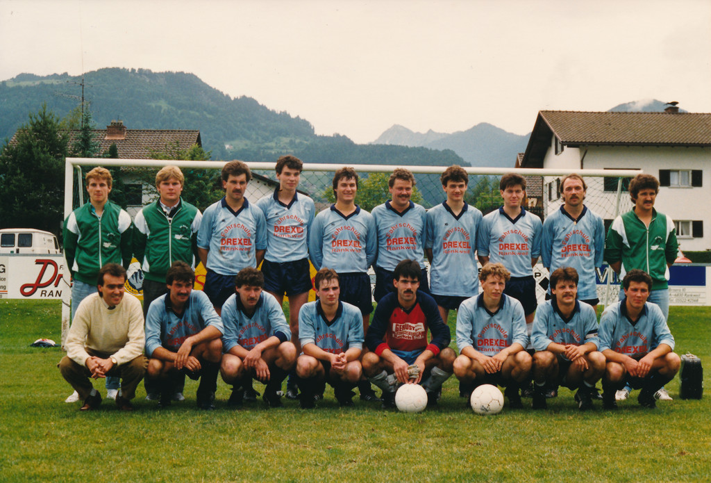 1_ Mannschaft 1987_88_0001.jpg