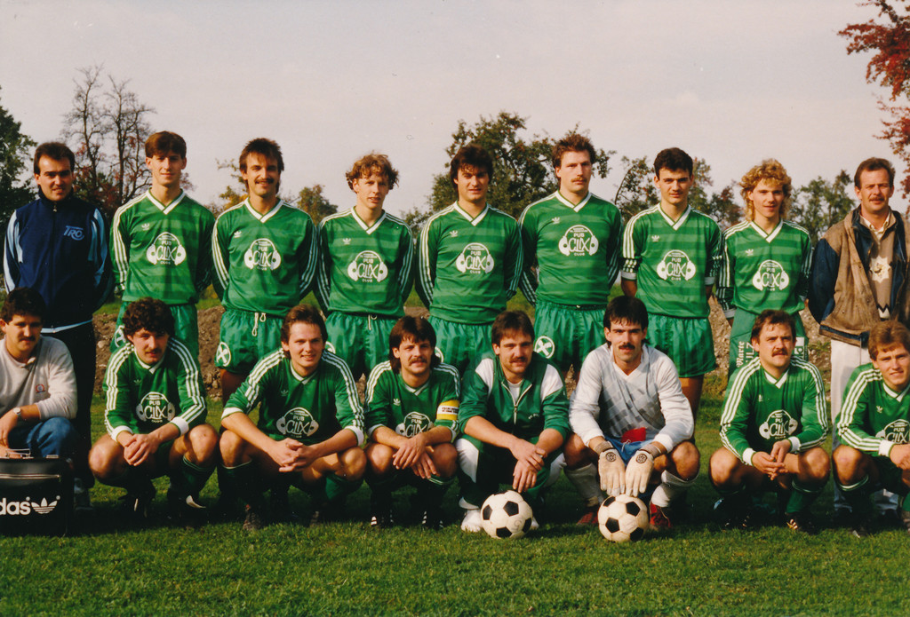 1_ Mannschaft 1988_89.jpg