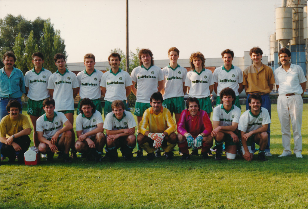 1_ Mannschaft 1989_90.jpg