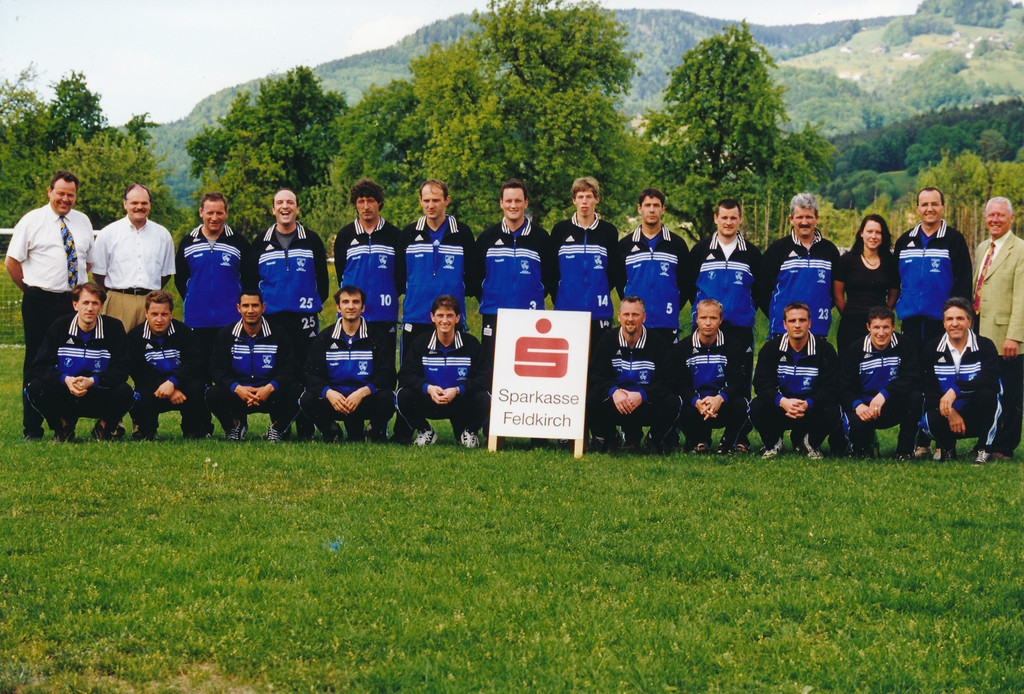 1_ Mannschaft 1999_2000.jpg