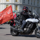 "Nachtwölfe" legen Kranz nieder