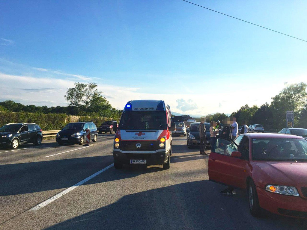 08052016_Stau nach Notfall_A2 _2_.jpg