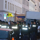 "Mahnwache" und Demo am Brunnenmarkt: Polizeieinsatz