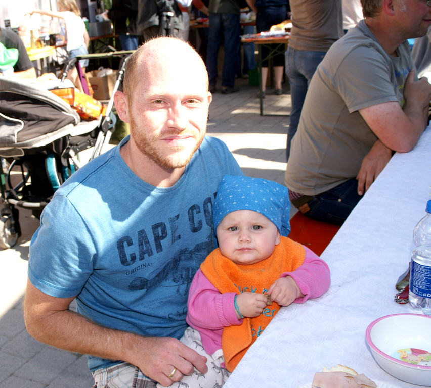 Adrian mit Siri _9 Mte__.JPG