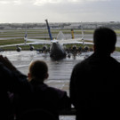 Das größte Flugzeug der Welt landet in Perth Australien