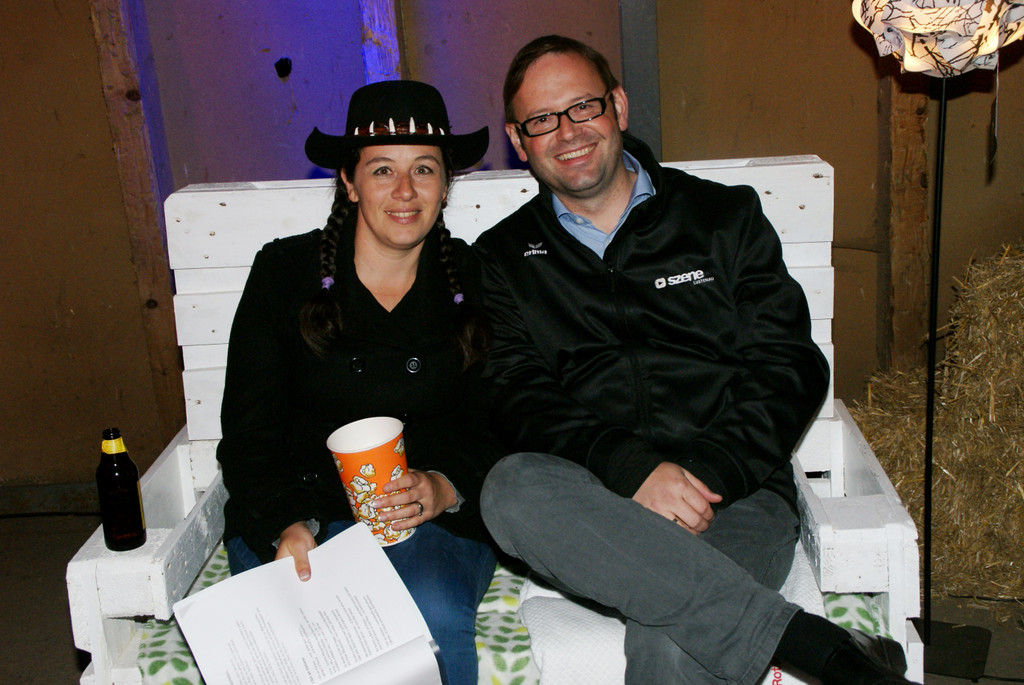 Ein lauschiges Pl__tzchen zwischen den Strohballen.JPG