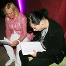 v_li_ Lydia und Nathalie - volle Konzentration.JPG