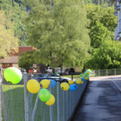 kINDER IN DIE mITTE.JPG