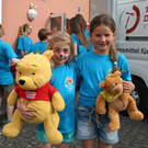 2Helena und Vivienne von den Moaninger Minis halfen  kr__ftig mit.JPG