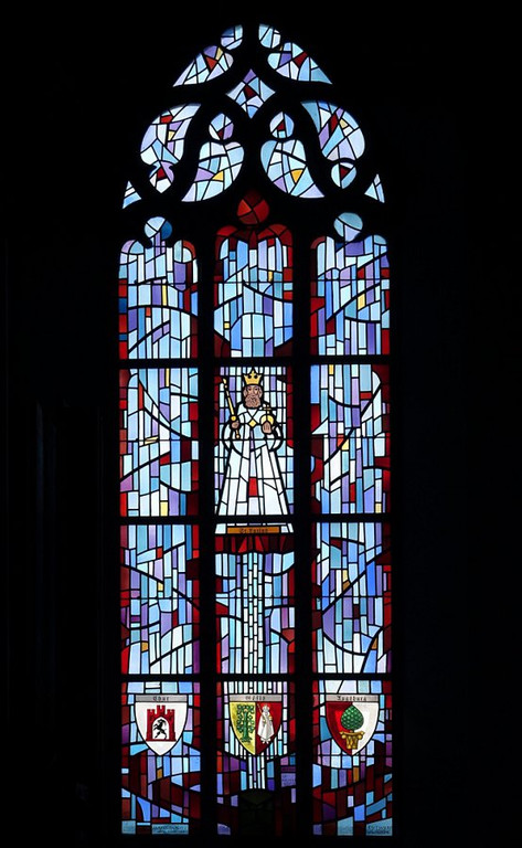 gfis-1kirche-1971-75-arch-rudolf-greuing-chor-1503-hans-sturn-fenster-albert-wider-widnau-1fotos-rudolf-sagmeister-0016-h900.jpg