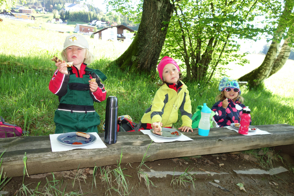 Heute gibt  es Steckenbrot und Grillw__rstchen 25_5 _22_.JPG