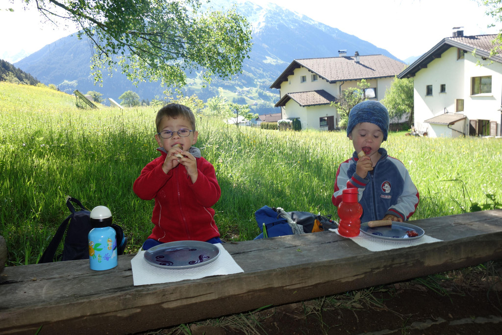 Heute gibt  es Steckenbrot und Grillw__rstchen 25_5 _23_.JPG