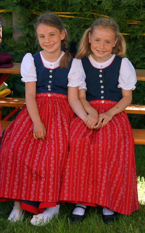 DSC02635 Sofie und Sara am 22 Mai 2016.jpg