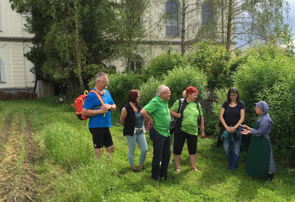 Gwiggen Sr Cordula im Gespr__ch _Large_.jpg
