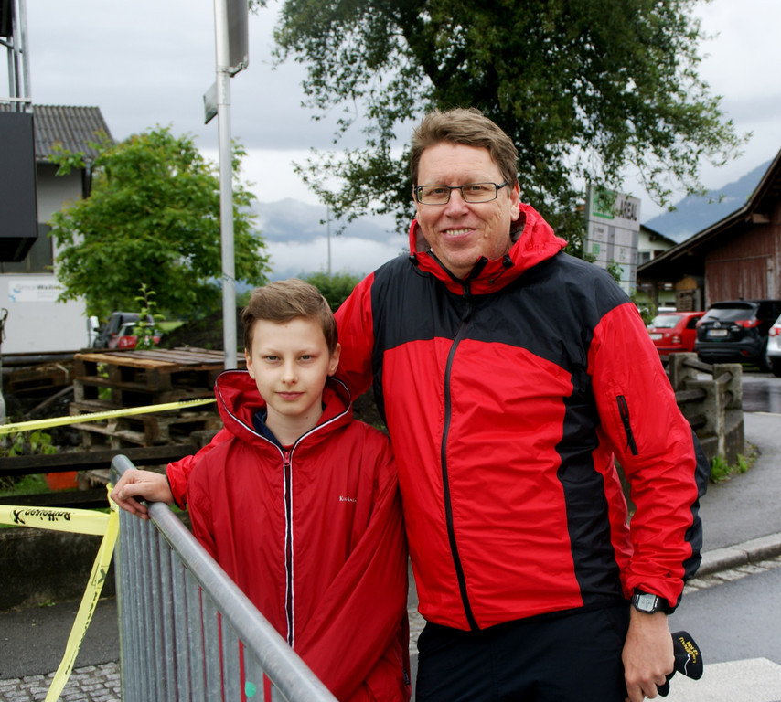 Arnt Buchwald _Schulheim M__der_ - wie in jedem Jahr als Streckenwart im Einsatz.JPG