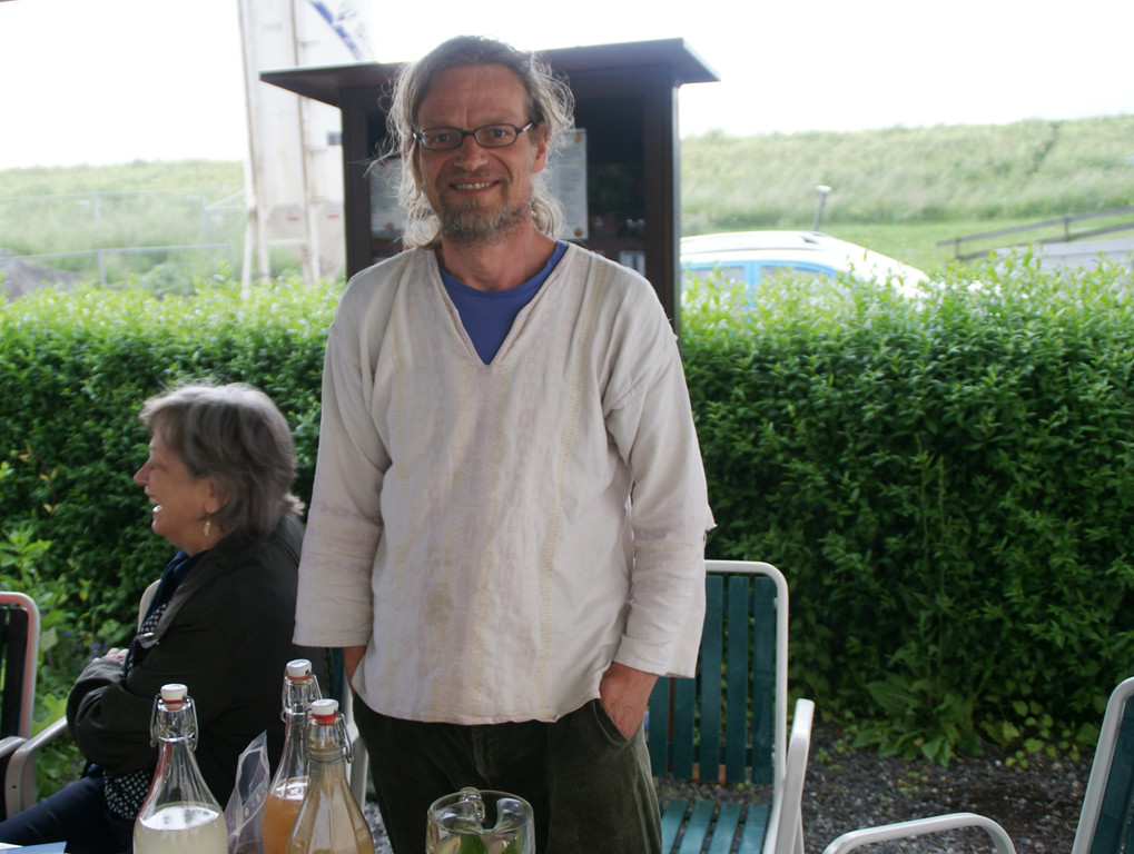 Christoph Riedmann referierte im Kr__utergarten.JPG