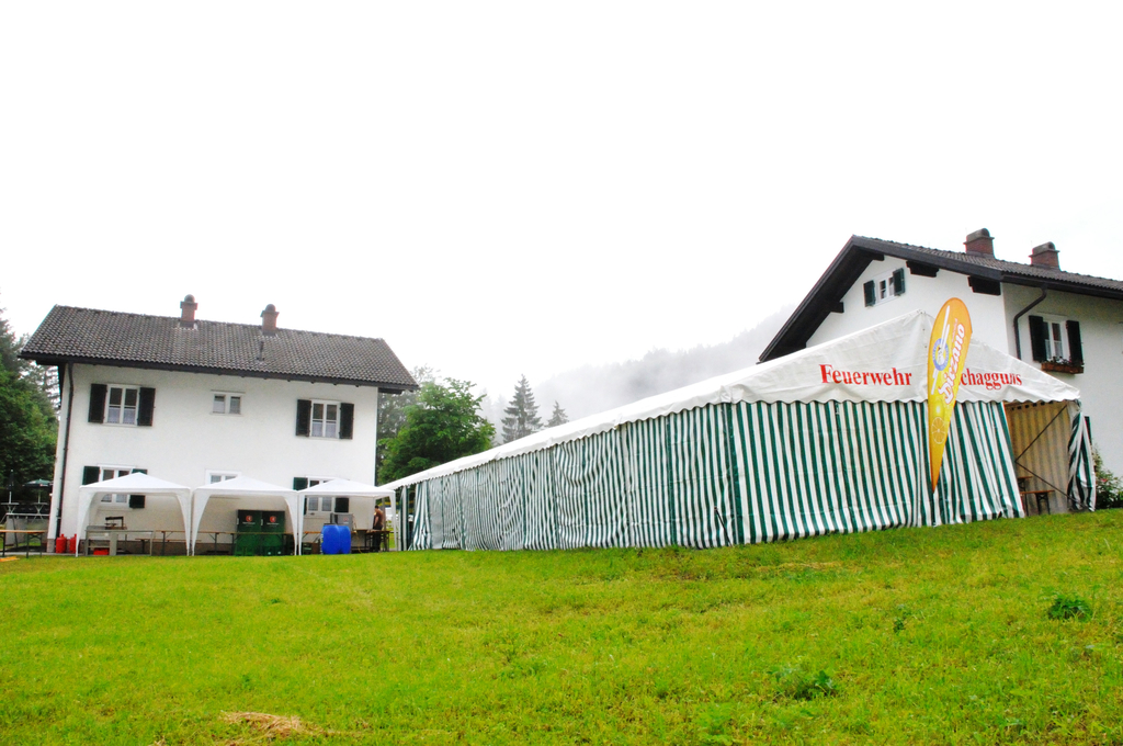 Einweihungsfest Vereinshaus_Festzelt.JPG