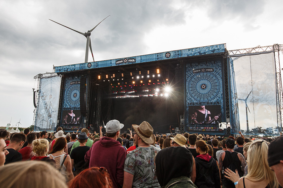 besucher essen buehne - Nova Rock 2016 - florian wieser - 009.jpg