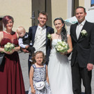 Vor dem Standesamt blitzten die Fotografen.