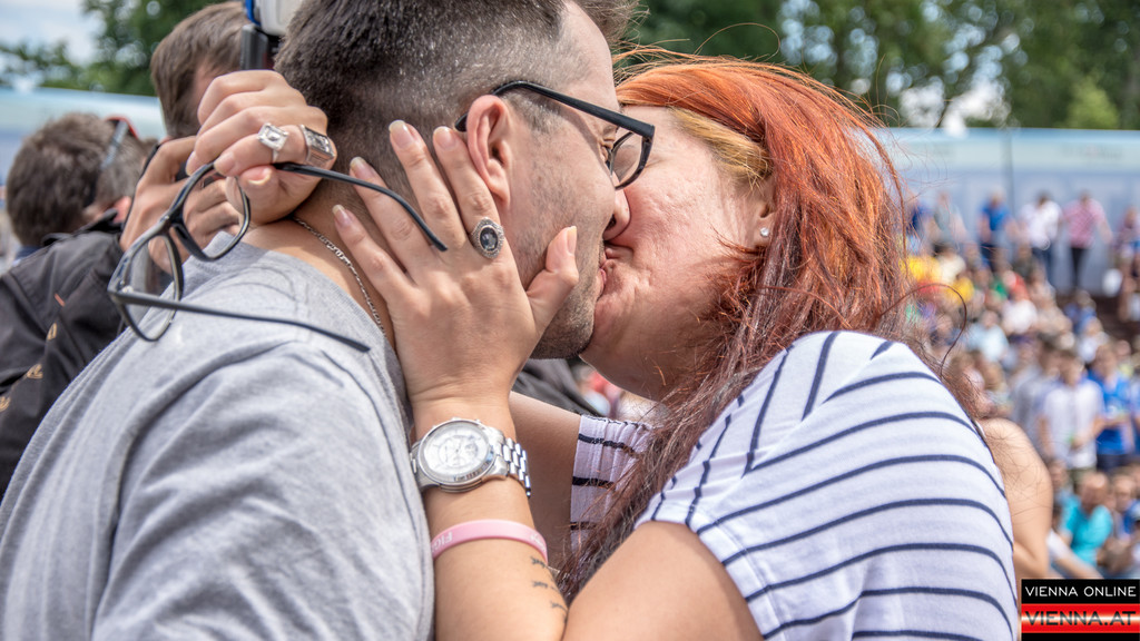 Kuss- Flashmob - Rathausplatz 17_06_2016-4.jpg