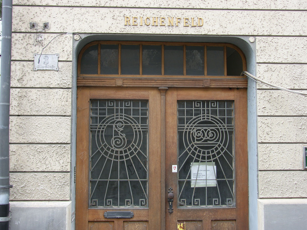 03_JPG-1277113052
