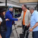 Kurt Gerszi vor der Platzquerung